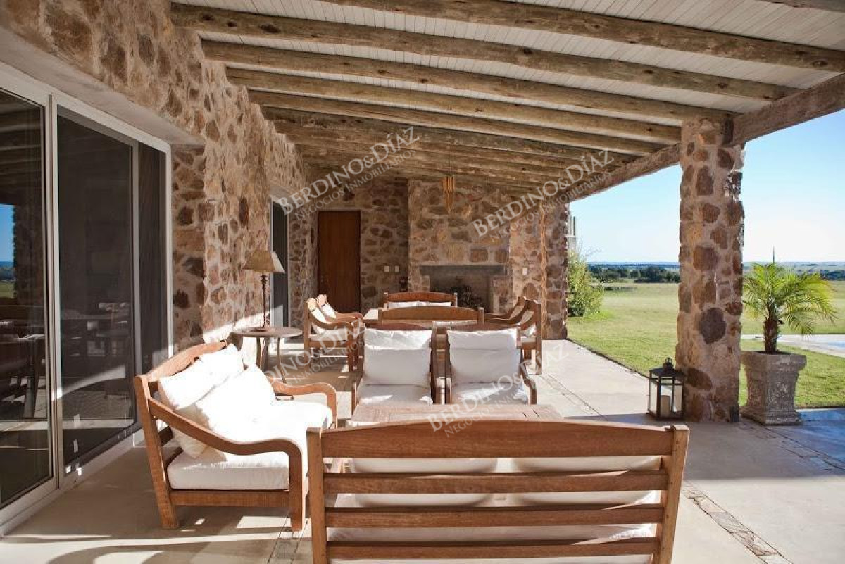 Chacra ID.2209 - Chacra estilo contemporaneo en venta en ( consulte precio )