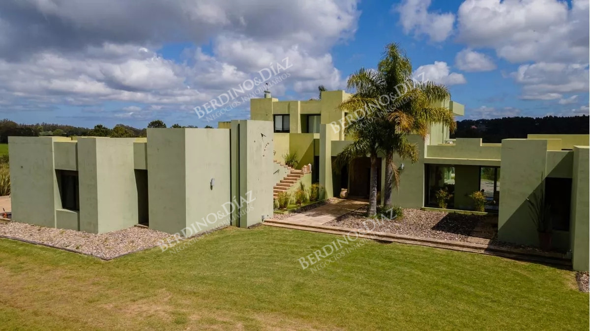 Chacra ID.2314 - Chacra de 5 hectareas con casa de 5 dormitorios en La barra