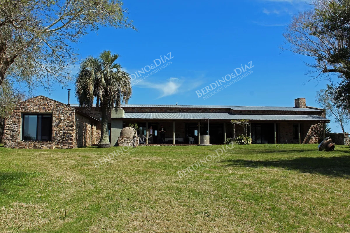 Chacra ID.2341 - Chacra en venta Pueblo Eden de 5 hectareas con casa de Piedra