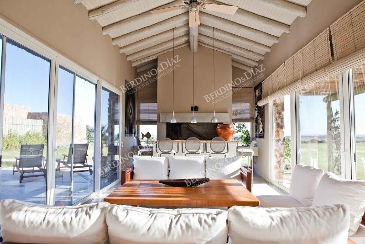 Chacra ID.2209 - Chacra estilo contemporaneo en venta en ( consulte precio )