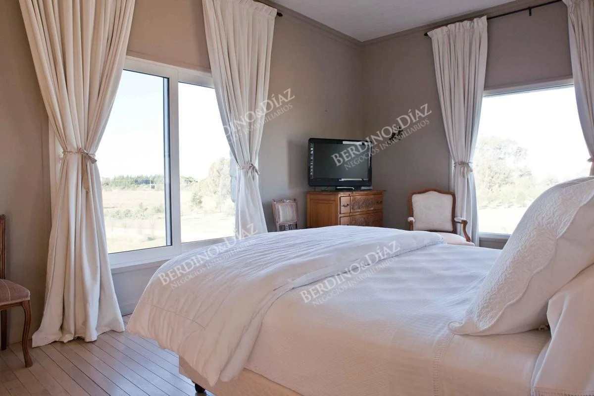 Chacra ID.2209 - Chacra estilo contemporaneo en venta en ( consulte precio )