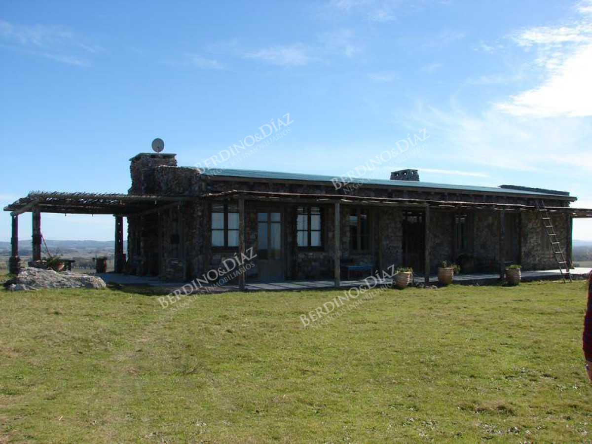 Chacra ID.2218 - Chacra espectacular construida en piedra en venta en La Barra