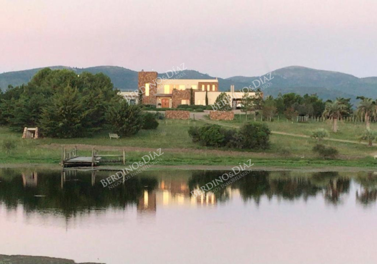 Chacra ID.2370 - Chacra en Cerros Azules en venta de 86 hectareas con hermosa Finca