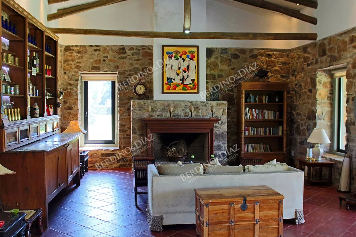 Chacra ID.2341 - Chacra en venta Pueblo Eden de 5 hectareas con casa de Piedra