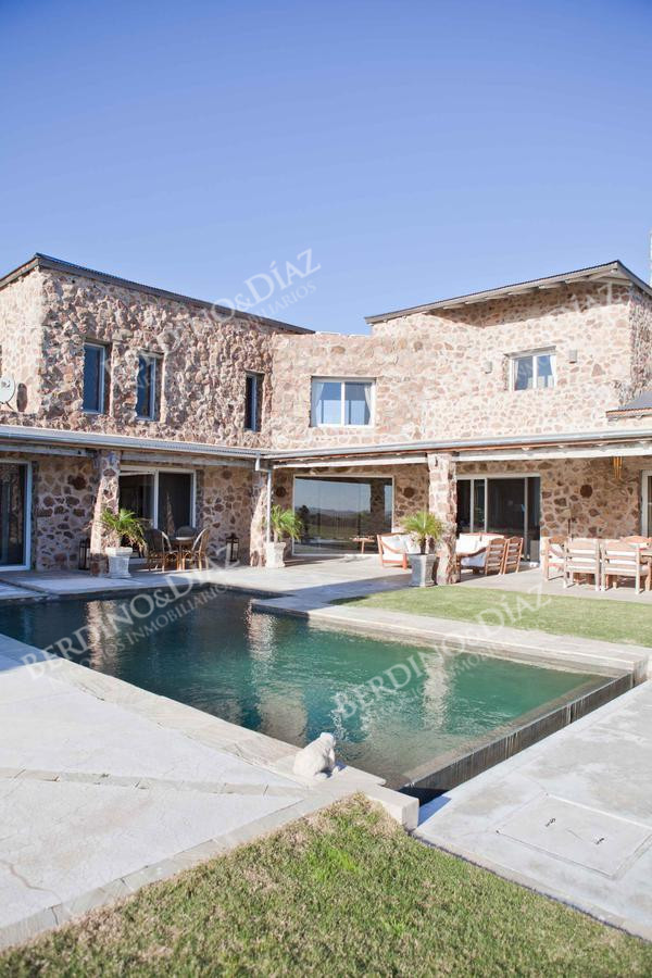 Chacra ID.2209 - Chacra estilo contemporaneo en venta en ( consulte precio )