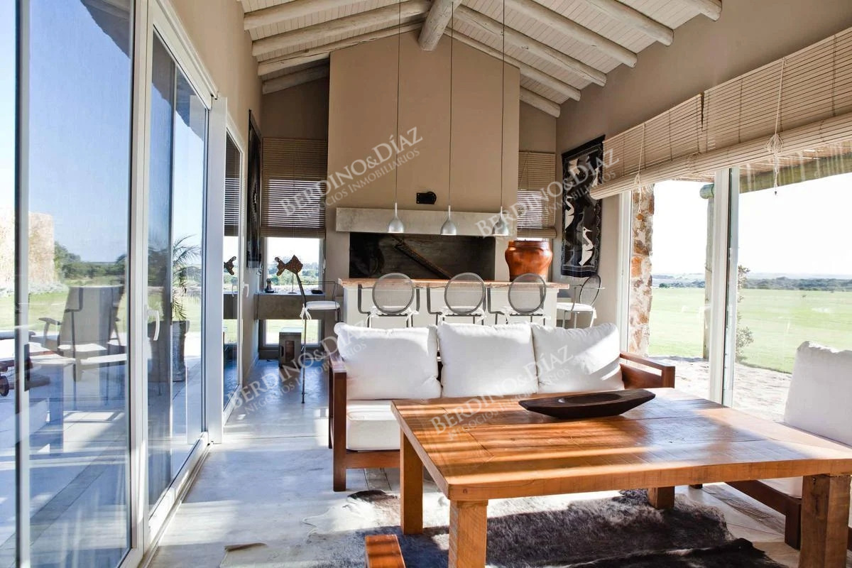 Chacra ID.2209 - Chacra estilo contemporaneo en venta en ( consulte precio )