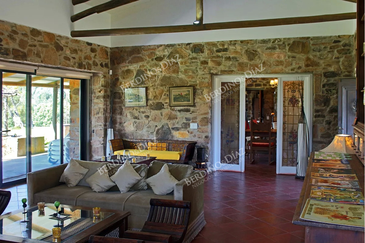 Chacra ID.2341 - Chacra en venta Pueblo Eden de 5 hectareas con casa de Piedra