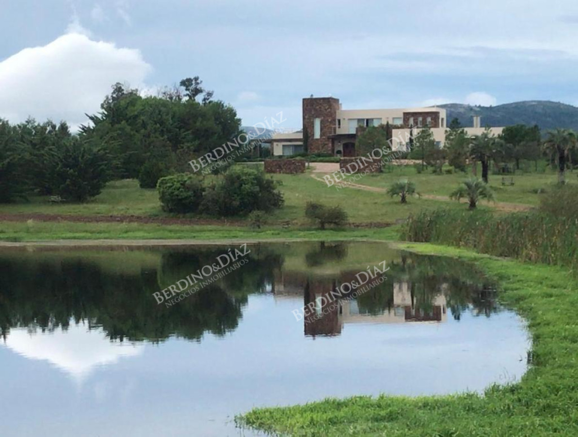 Chacra ID.2370 - Chacra en Cerros Azules en venta de 86 hectareas con hermosa Finca