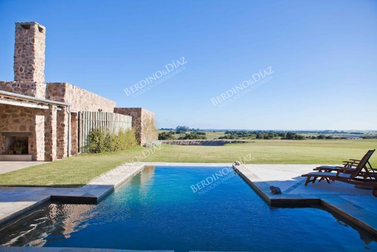 Chacra ID.2209 - Chacra estilo contemporaneo en venta en ( consulte precio )