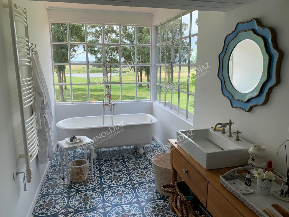 Chacra ID.2365 - Chacra maritima en venta Jose Ignacio con casa estilo Campiña