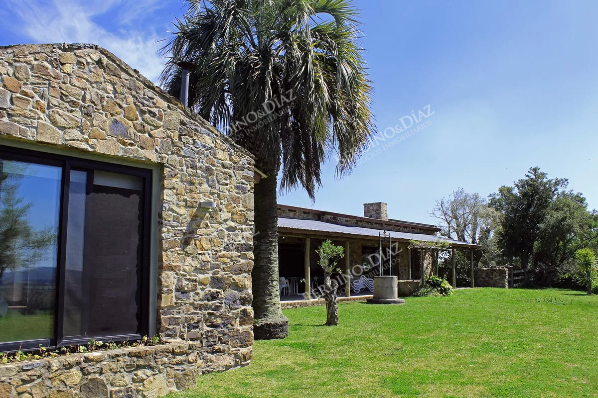 Chacra ID.2341 - Chacra en venta Pueblo Eden de 5 hectareas con casa de Piedra