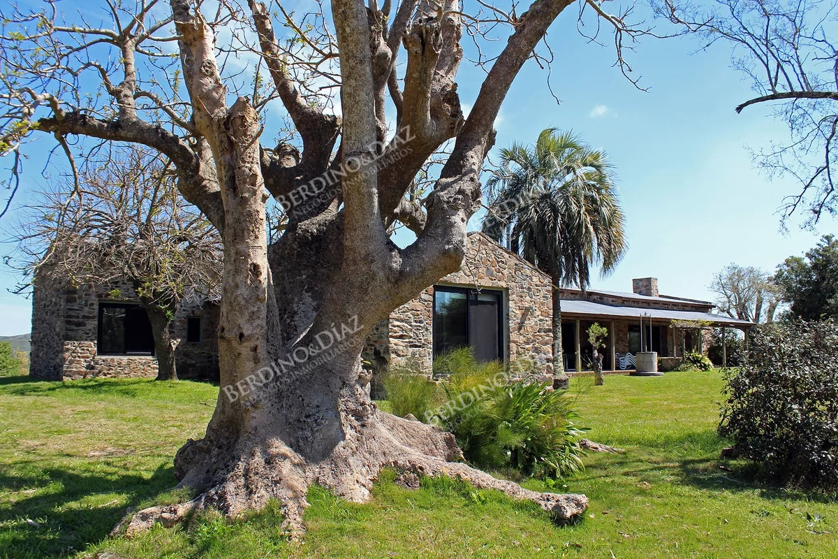 Chacra ID.2341 - Chacra en venta Pueblo Eden de 5 hectareas con casa de Piedra