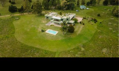 Chacra de 5 hectareas con casa de 5 dormitorios en La barra
