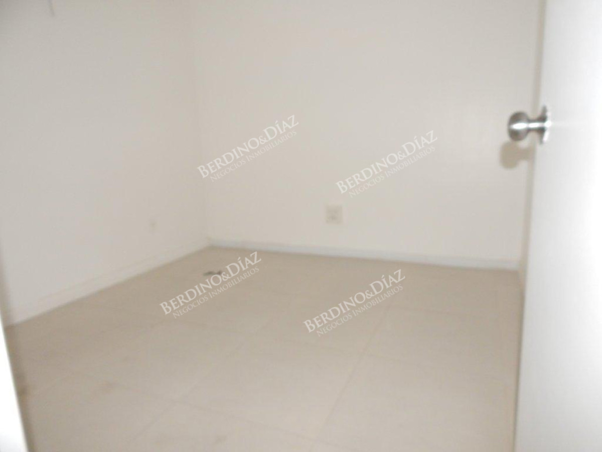 Local Comercial ID.113 - Amplio Local comercial en Pleno Corazón de Península a Solo Metros de la Rambla