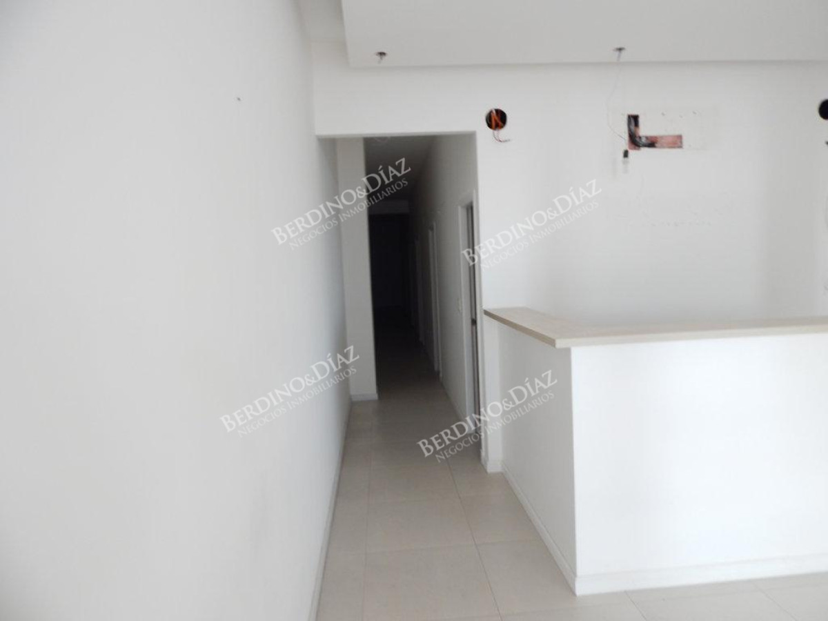 Local Comercial ID.113 - Amplio Local comercial en Pleno Corazón de Península a Solo Metros de la Rambla