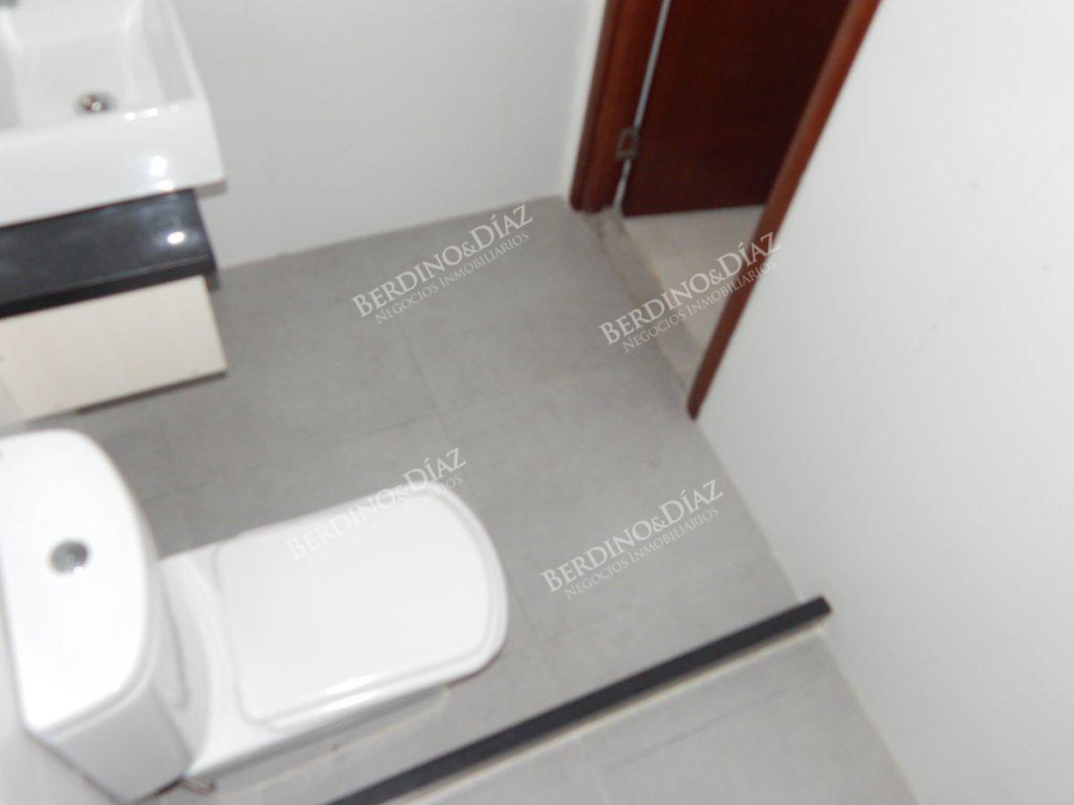 Local Comercial ID.113 - Amplio Local comercial en Pleno Corazón de Península a Solo Metros de la Rambla