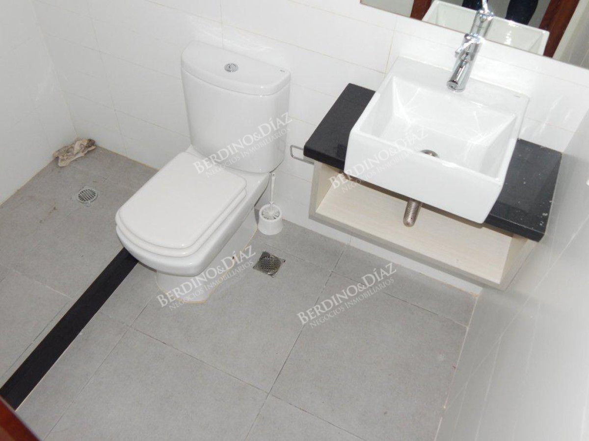 Local Comercial ID.113 - Amplio Local comercial en Pleno Corazón de Península a Solo Metros de la Rambla