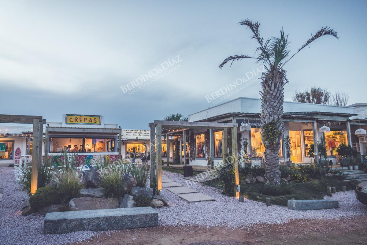 Local Comercial ID.2271 - Local espectacular esquina en Jose Ignacio