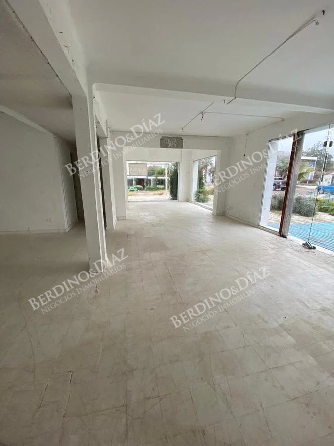 Local Comercial ID.2275 - Local comercial en venta expectacular punto Manantiales