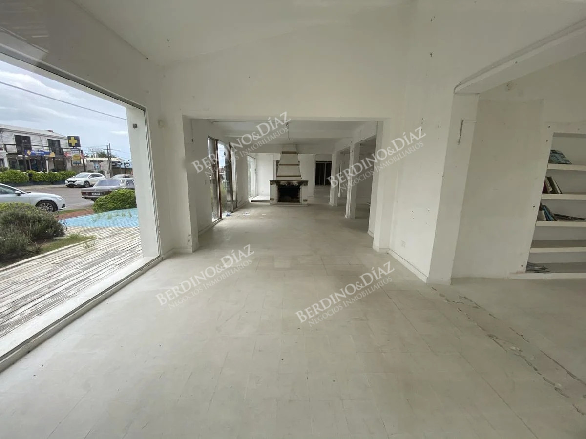 Local Comercial ID.2275 - Local comercial en venta expectacular punto Manantiales