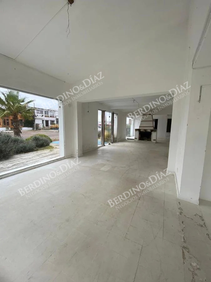 Local Comercial ID.2275 - Local comercial en venta expectacular punto Manantiales