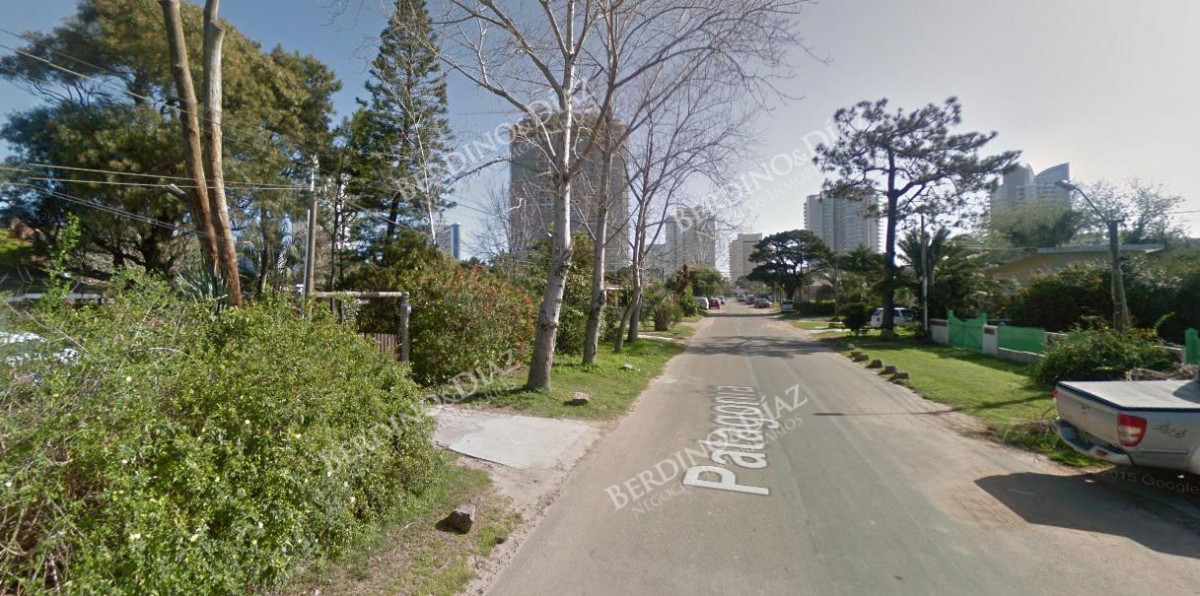 Terreno ID.18 - Atencion inversores Terreno para Construir Edificio en Punta del Este en Zona Residencial
