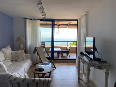 Venta y alquiler de apartamento de dos dormitorios con parrillero de uso exclusivo en Punta Ballena