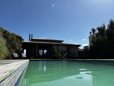 consulte muy linda casa a metros del mar!
