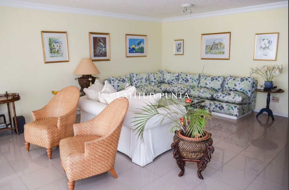 Piso alto en Mansa, 3 dormitorios - GoPunta - Portal Inmobiliario de Punta del Este - Maldonado
