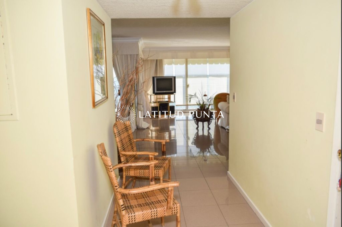 Piso alto en Mansa, 3 dormitorios - GoPunta - Portal Inmobiliario de Punta del Este - Maldonado