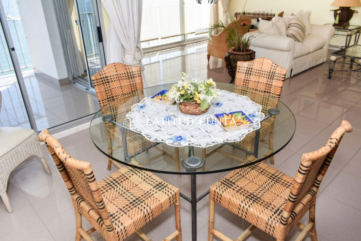 Piso alto en Mansa, 3 dormitorios - GoPunta - Portal Inmobiliario de Punta del Este - Maldonado