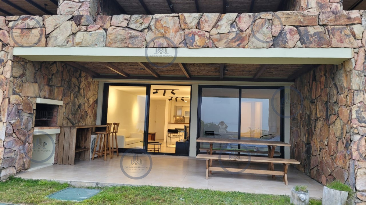 Quartier Punta Ballena unidad de un dormitorio con parrillero de uso exclusivo — fotografía 1
