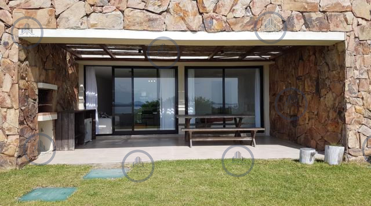 Quartier Punta Ballena unidad de un dormitorio con parrillero de uso exclusivo — fotografía 4