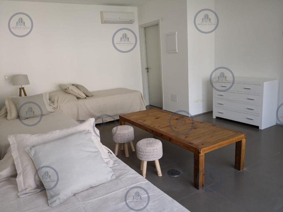 Apartamento dúplex de 2 Dormitorios y Patio de uso exclusivo con Parrillero, Rinconada Punta Ballena — fotografía 4