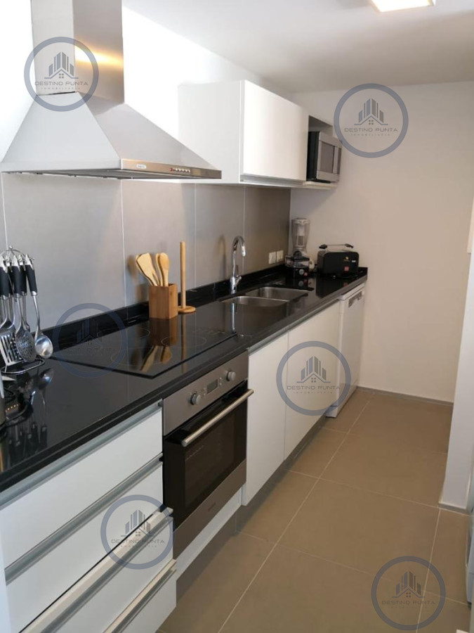 Apartamento dúplex de 2 Dormitorios y Patio de uso exclusivo con Parrillero, Rinconada Punta Ballena — fotografía 3