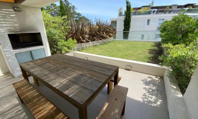 Apartamento duplex de 2 dormitorios con 2 baños y patio de uso exclusivo, Rinconada Punta Ballena