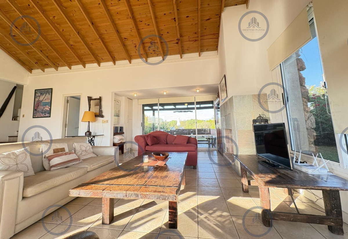 Excepcional casa de 3 dormitorios en alquiler temporal a una cuadra del Mar en Tio Tom — fotografía 4
