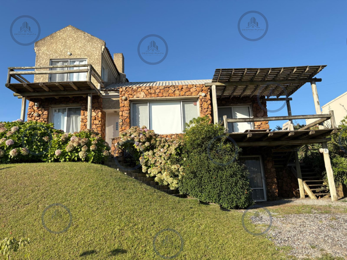 Excepcional casa de 3 dormitorios en alquiler temporal a una cuadra del Mar en Tio Tom — fotografía 1