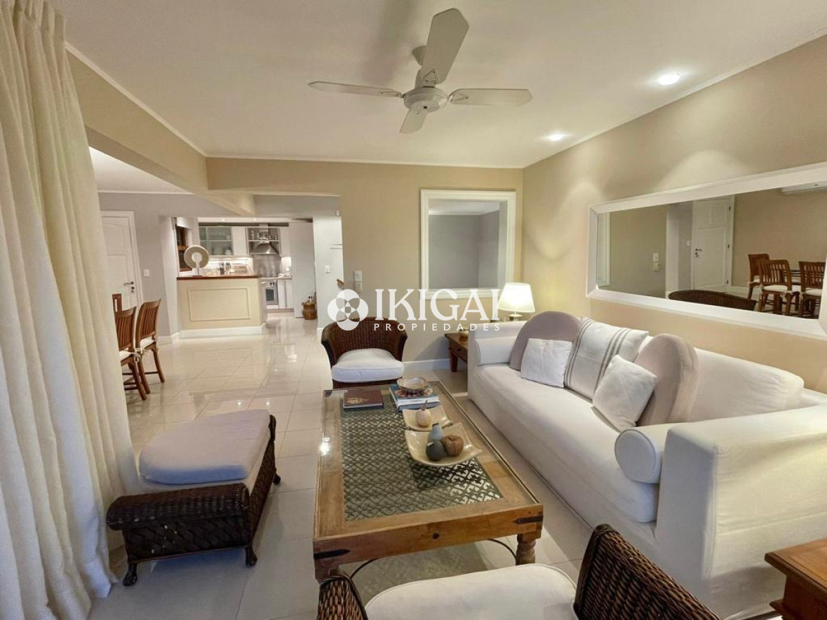 Apartamento ID.1012 - Venta apartamento de 2 dormitorios y 2 baños en Punta ballena.