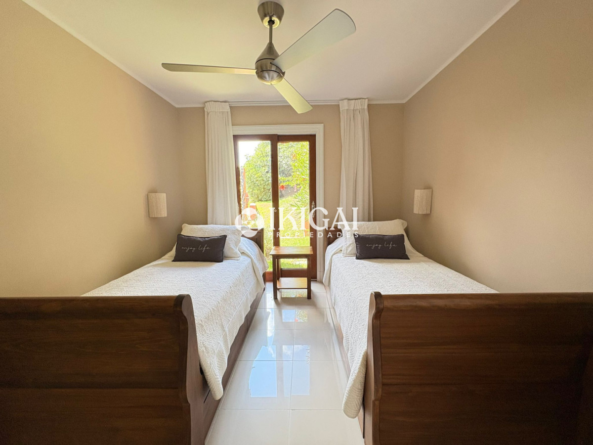 Apartamento ID.1012 - Venta apartamento de 2 dormitorios y 2 baños en Punta ballena.