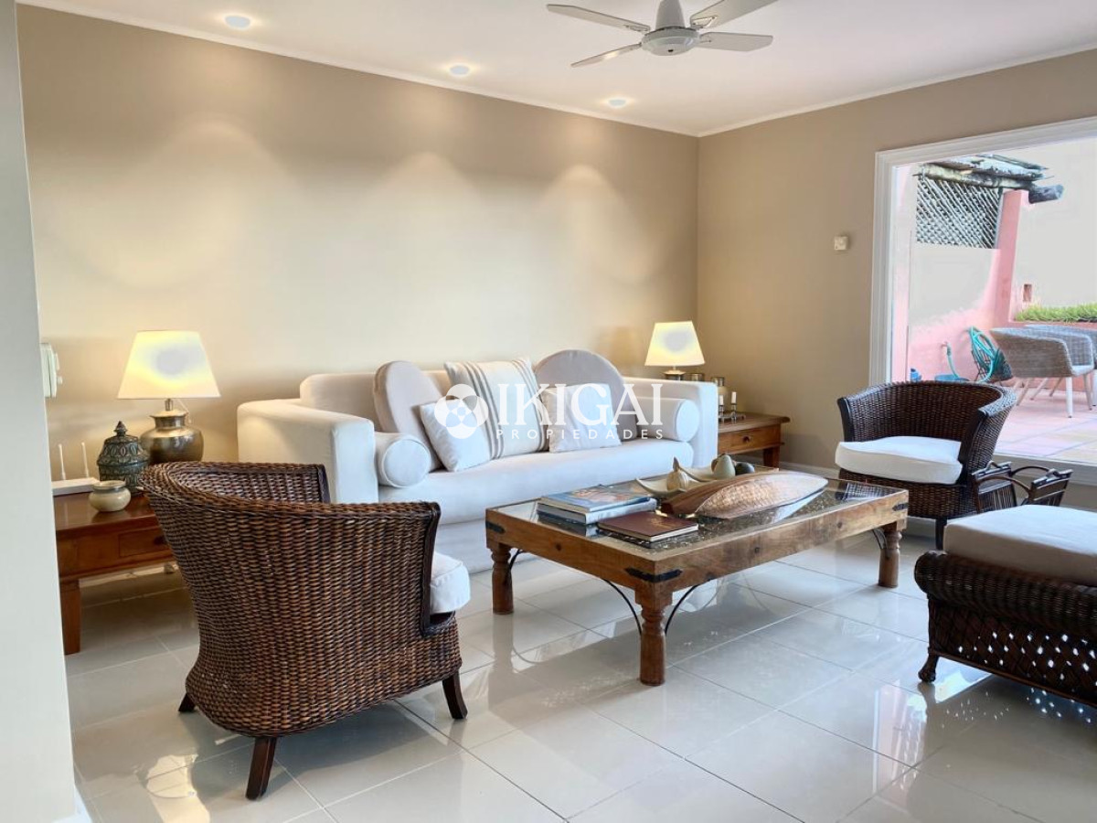 Apartamento ID.1012 - Venta apartamento de 2 dormitorios y 2 baños en Punta ballena.