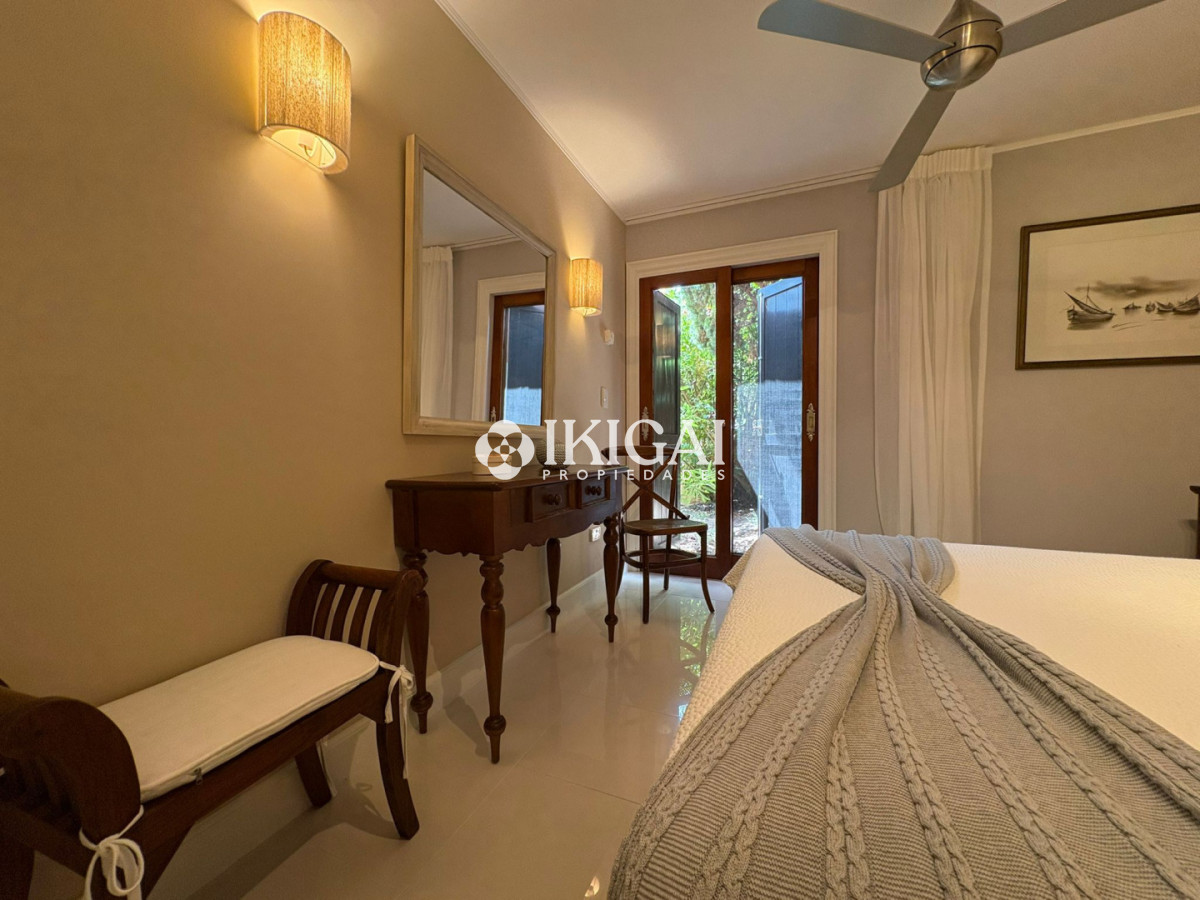 Apartamento ID.1012 - Venta apartamento de 2 dormitorios y 2 baños en Punta ballena.