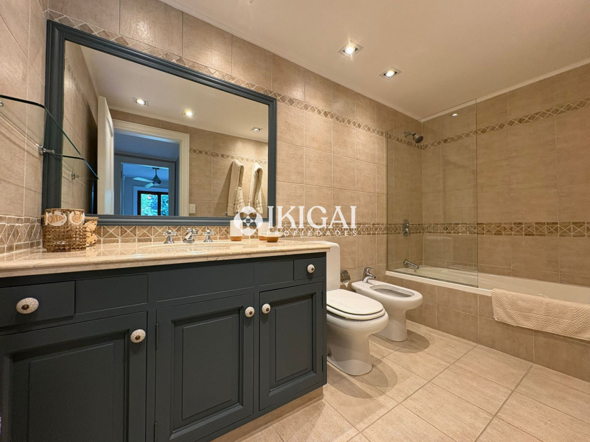 Apartamento ID.1012 - Venta apartamento de 2 dormitorios y 2 baños en Punta ballena.