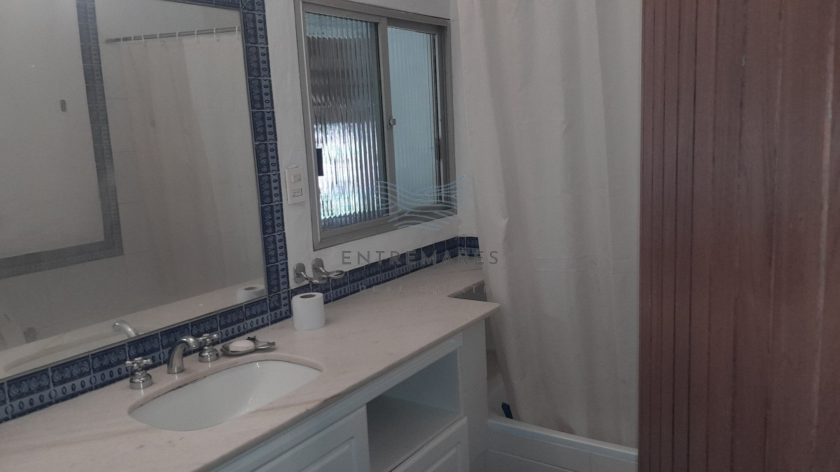 Casa ID.66 - Directamente sobre la Laguna del sauce