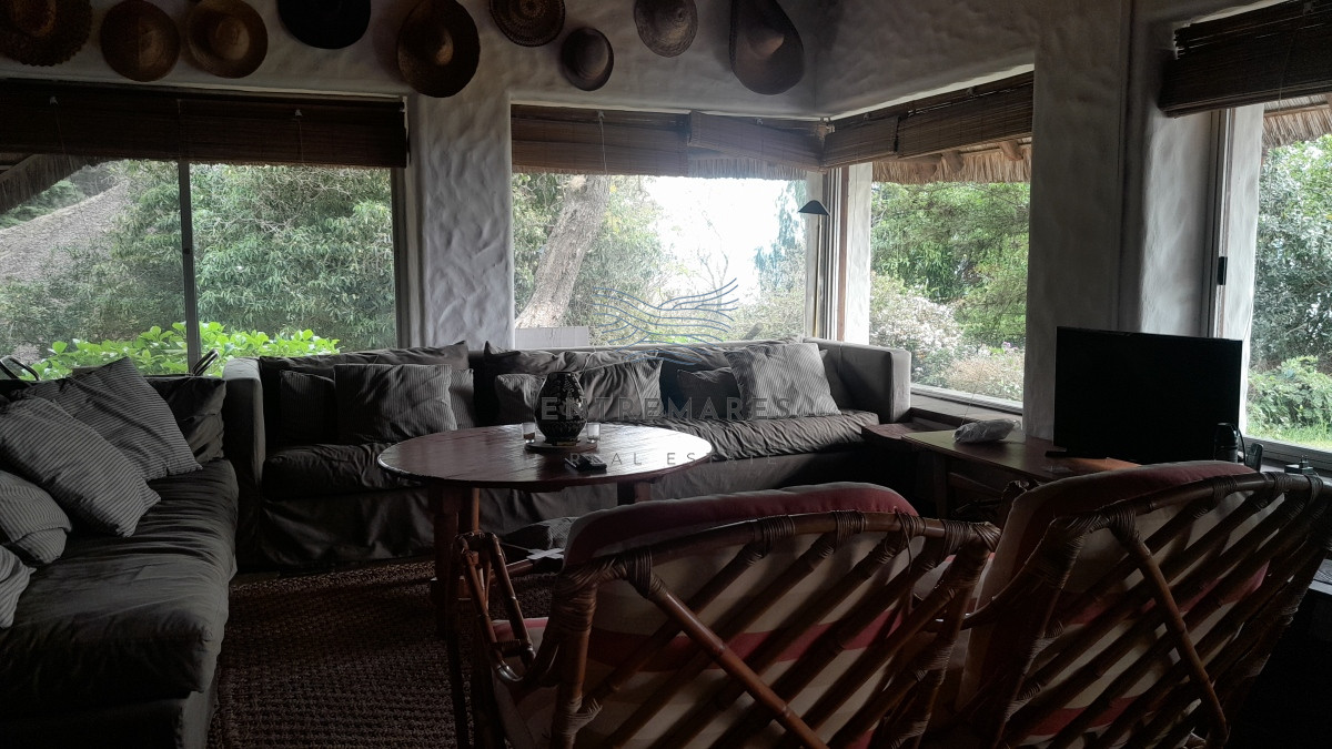 Casa ID.66 - Directamente sobre la Laguna del sauce