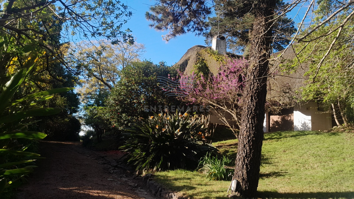 Casa ID.66 - Directamente sobre la Laguna del sauce