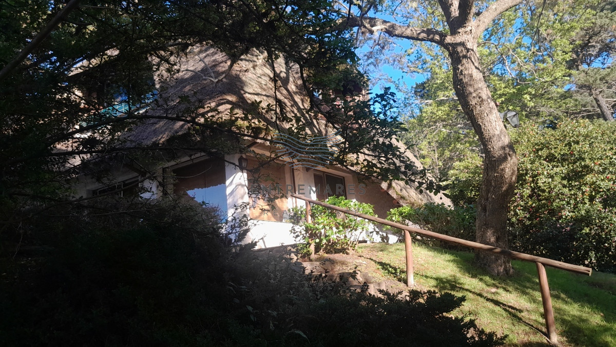 Casa ID.66 - Directamente sobre la Laguna del sauce