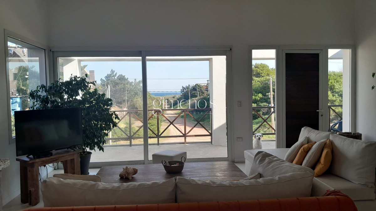 Casa ID.425 - Venta de Casa de 3 Dormitorios  en Tio Tom a pasos de la playa - Solanas 