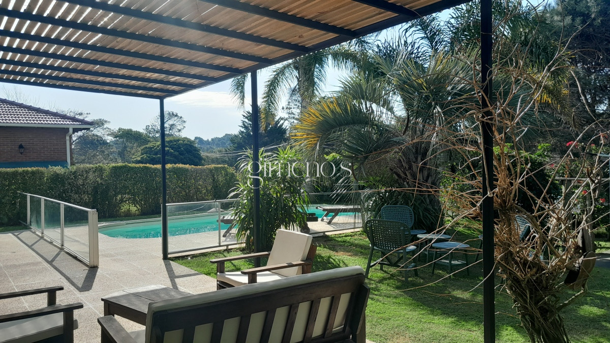 Casa ID.425 - Venta de Casa de 3 Dormitorios  en Tio Tom a pasos de la playa - Solanas 