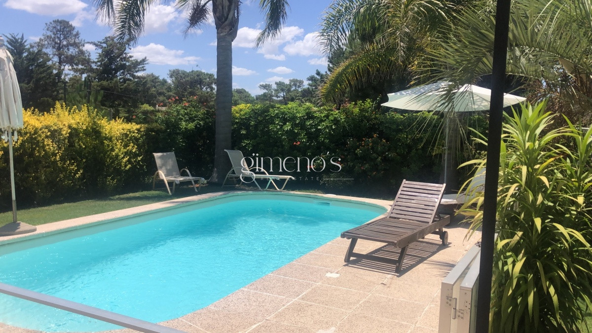 Casa ID.425 - Venta de Casa de 3 Dormitorios  en Tio Tom a pasos de la playa - Solanas 